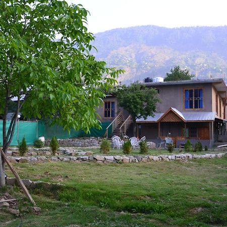 West End Lodges Neelum Dış mekan fotoğraf