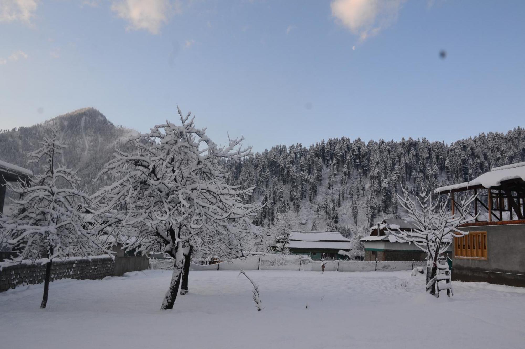 West End Lodges Neelum Dış mekan fotoğraf