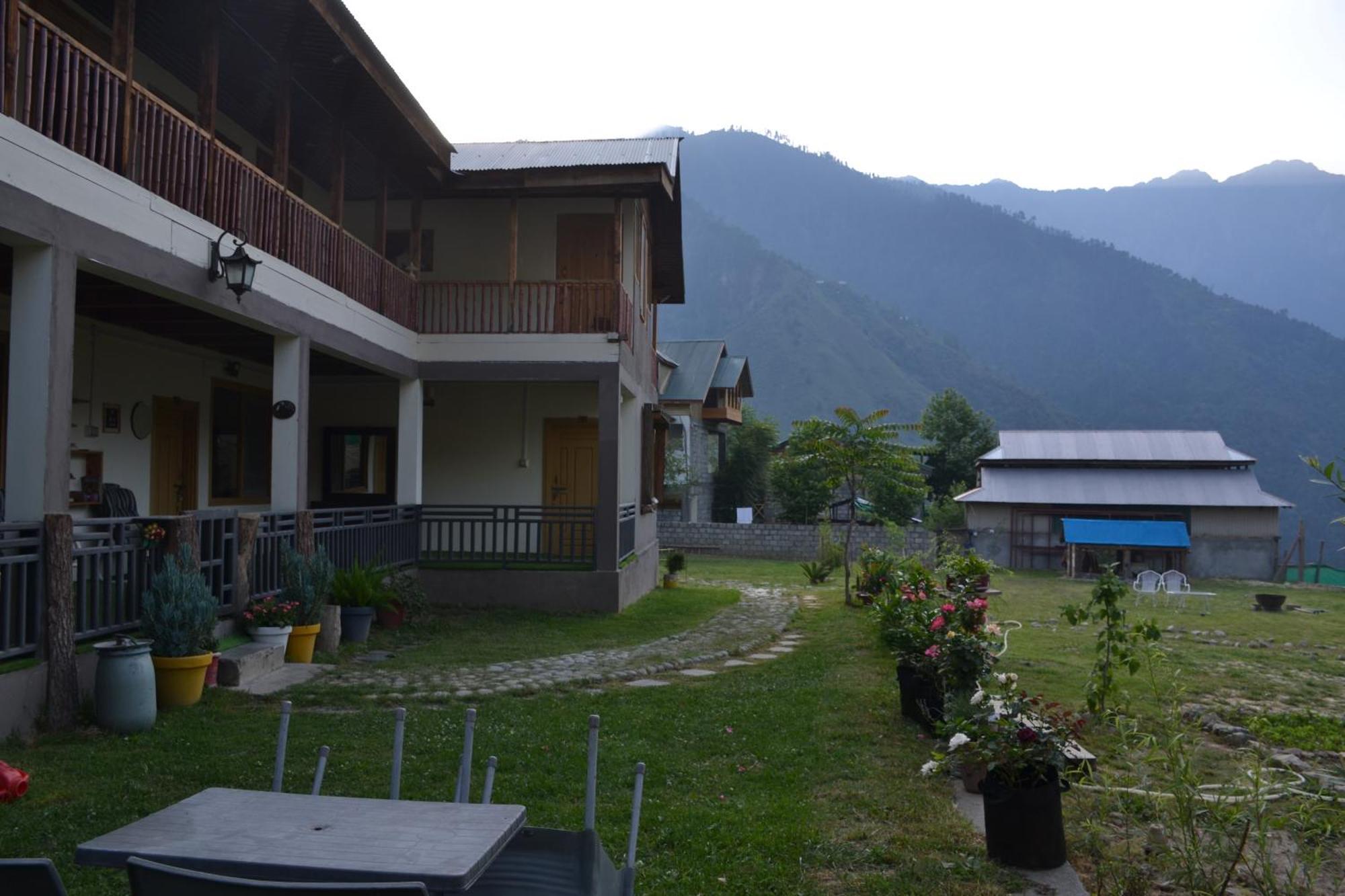 West End Lodges Neelum Dış mekan fotoğraf