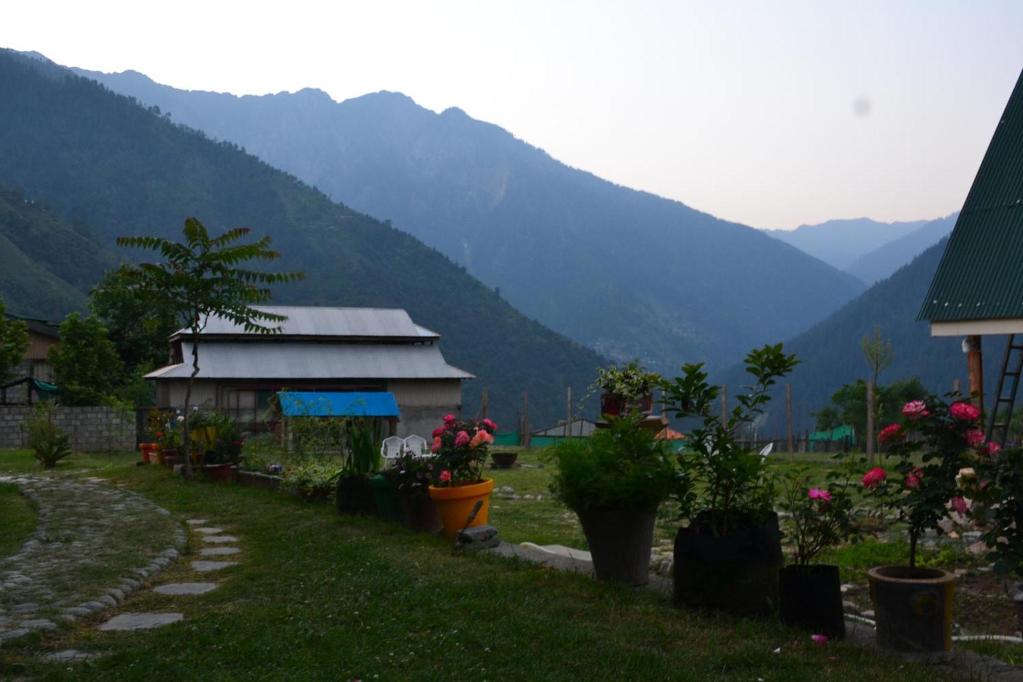 West End Lodges Neelum Dış mekan fotoğraf
