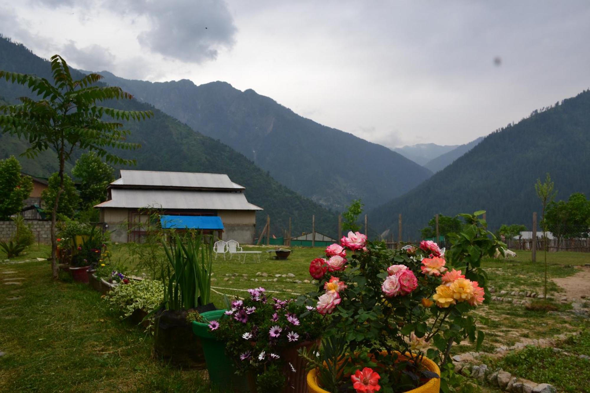 West End Lodges Neelum Dış mekan fotoğraf
