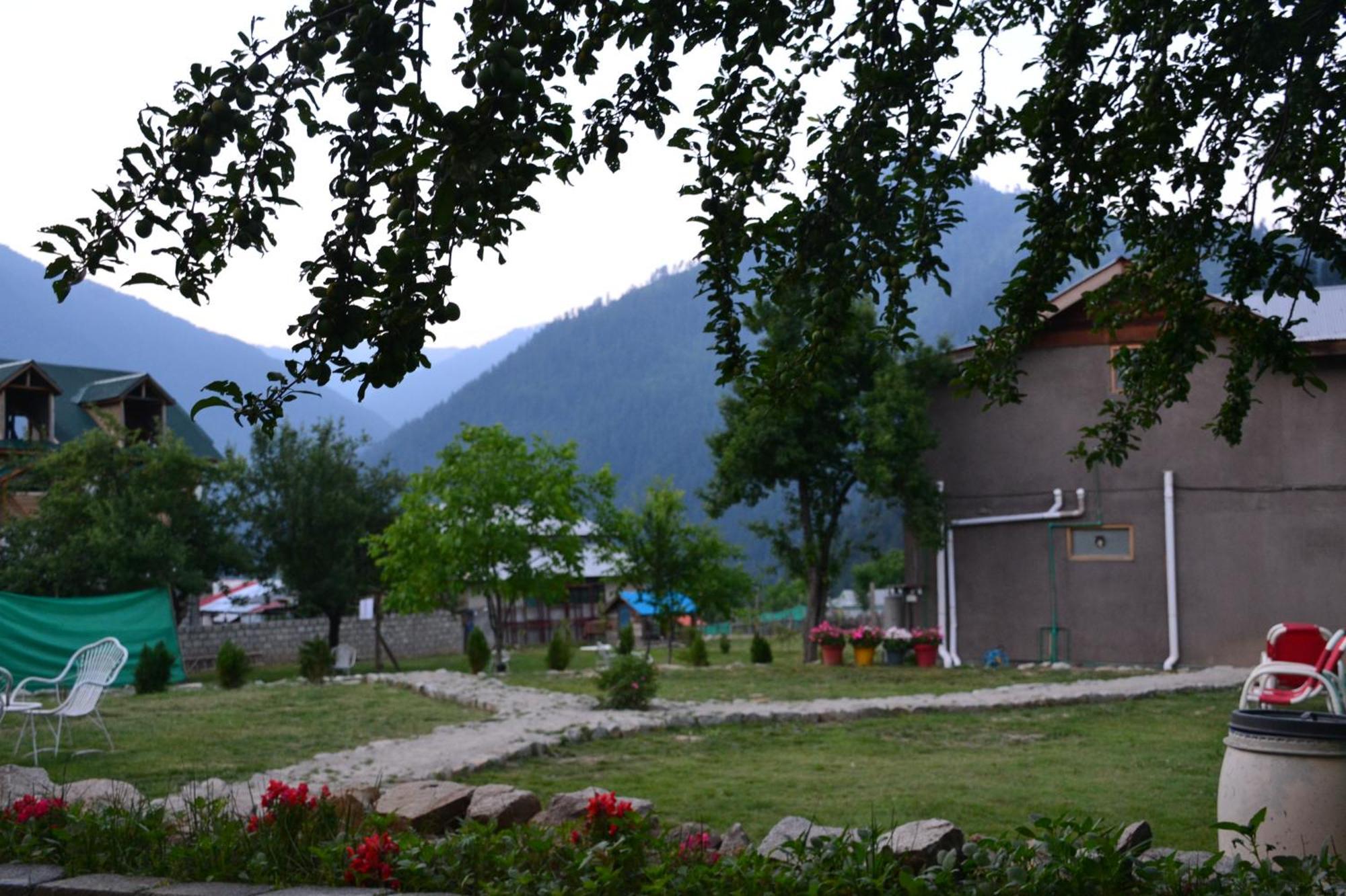 West End Lodges Neelum Dış mekan fotoğraf