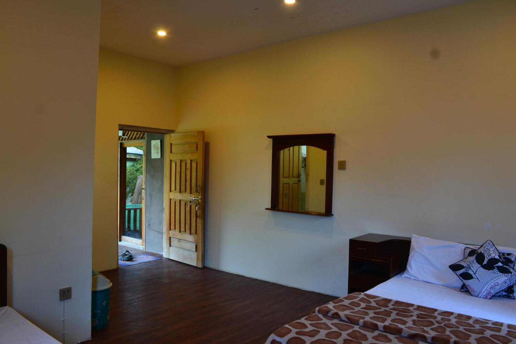 West End Lodges Neelum Dış mekan fotoğraf