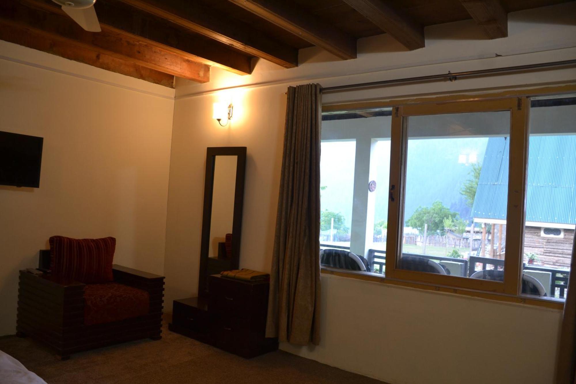 West End Lodges Neelum Dış mekan fotoğraf
