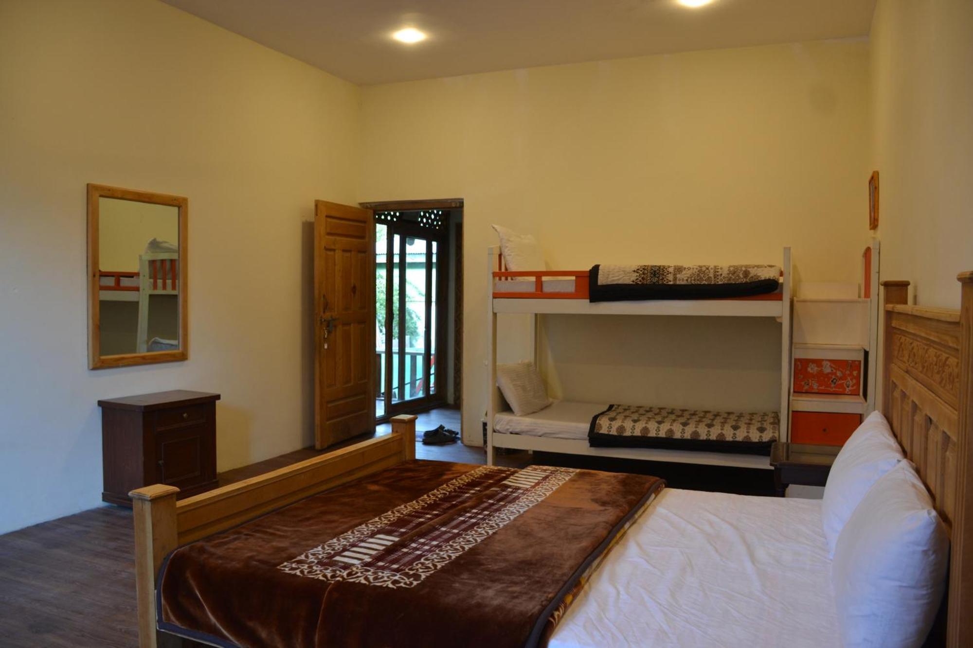 West End Lodges Neelum Dış mekan fotoğraf