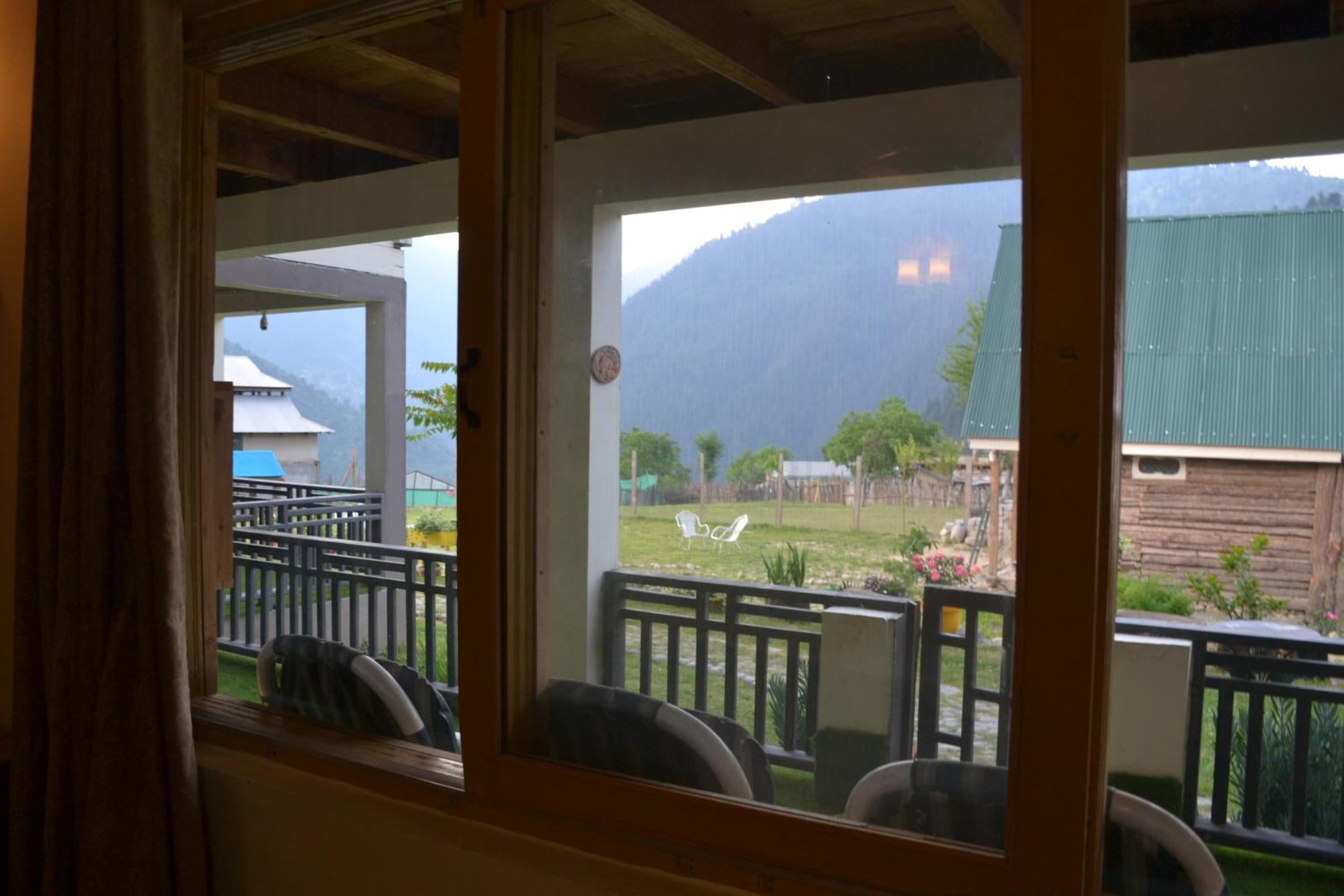 West End Lodges Neelum Dış mekan fotoğraf