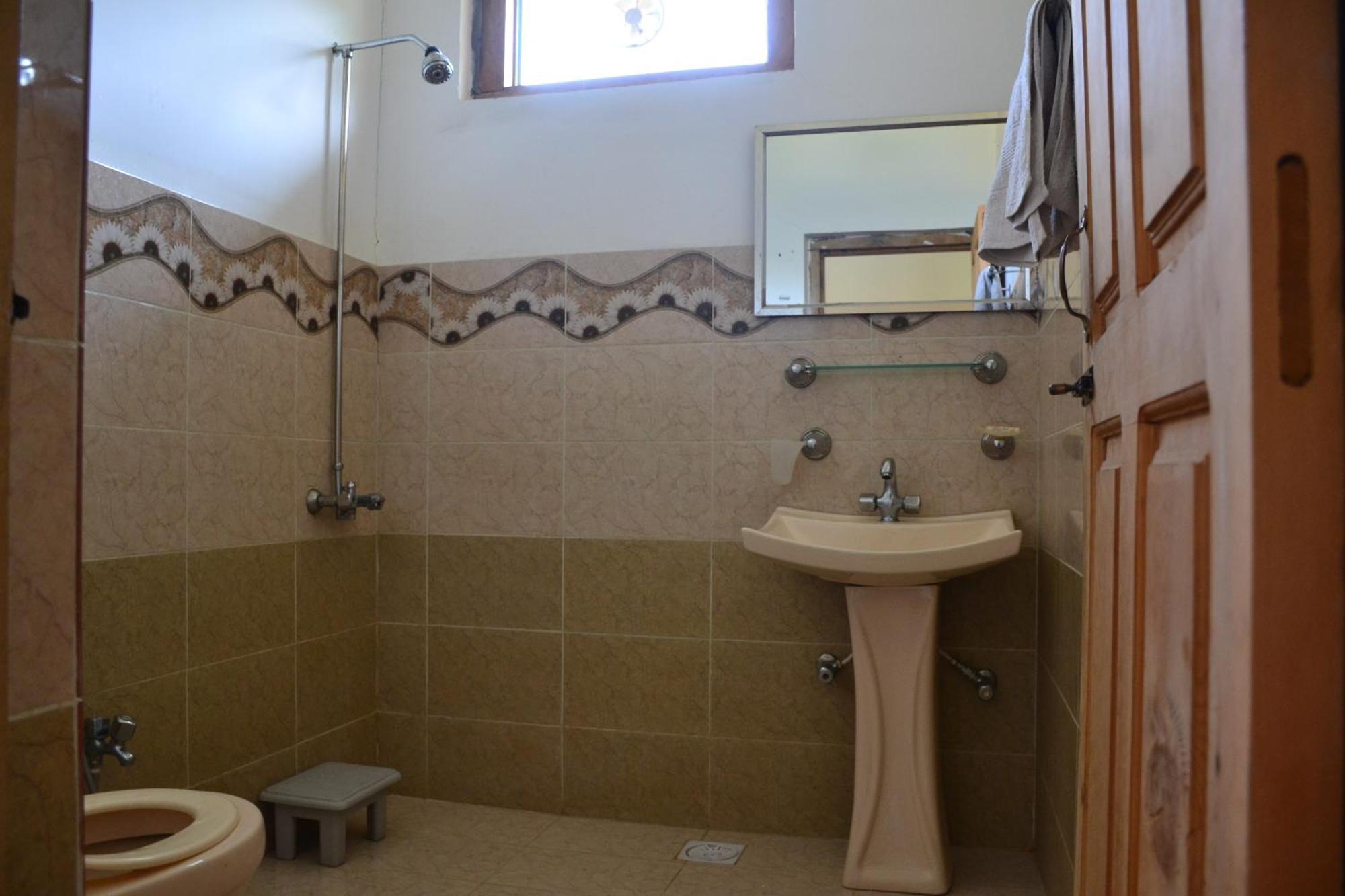 West End Lodges Neelum Dış mekan fotoğraf