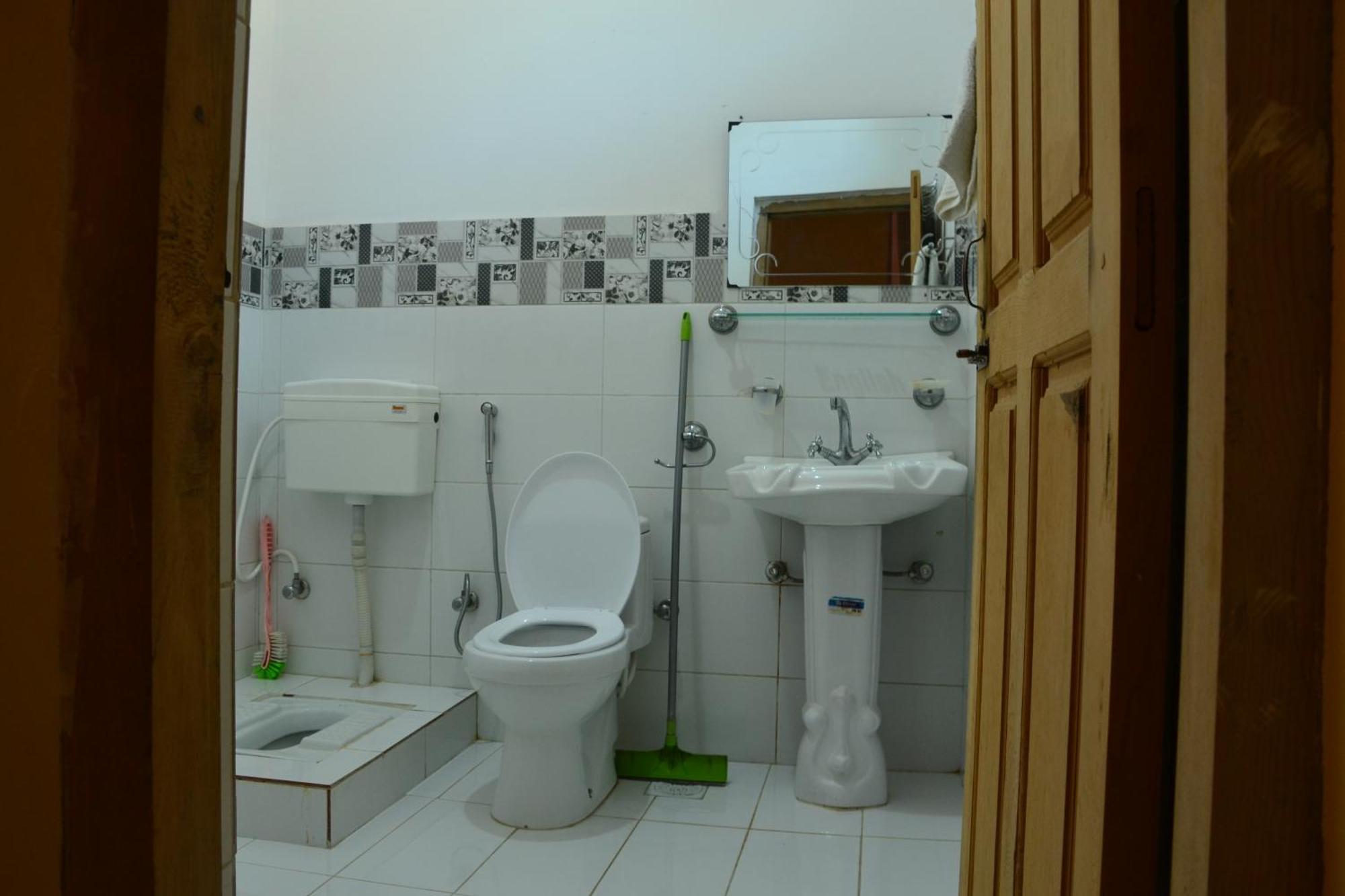 West End Lodges Neelum Dış mekan fotoğraf