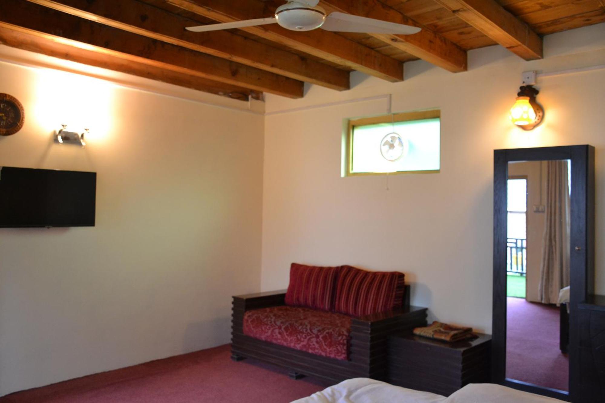 West End Lodges Neelum Dış mekan fotoğraf