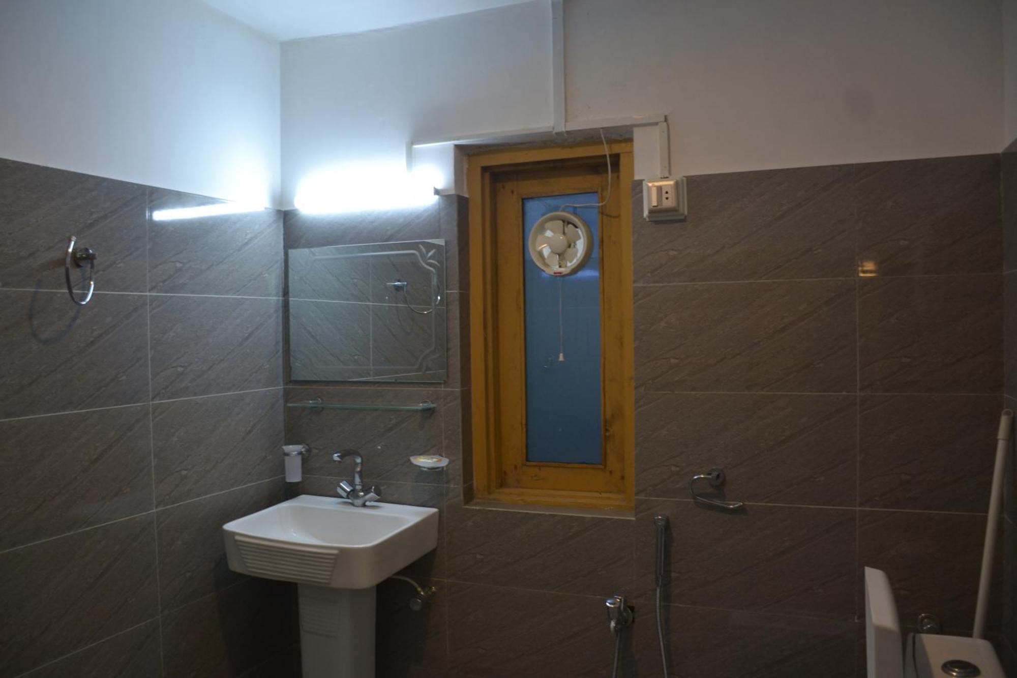 West End Lodges Neelum Dış mekan fotoğraf