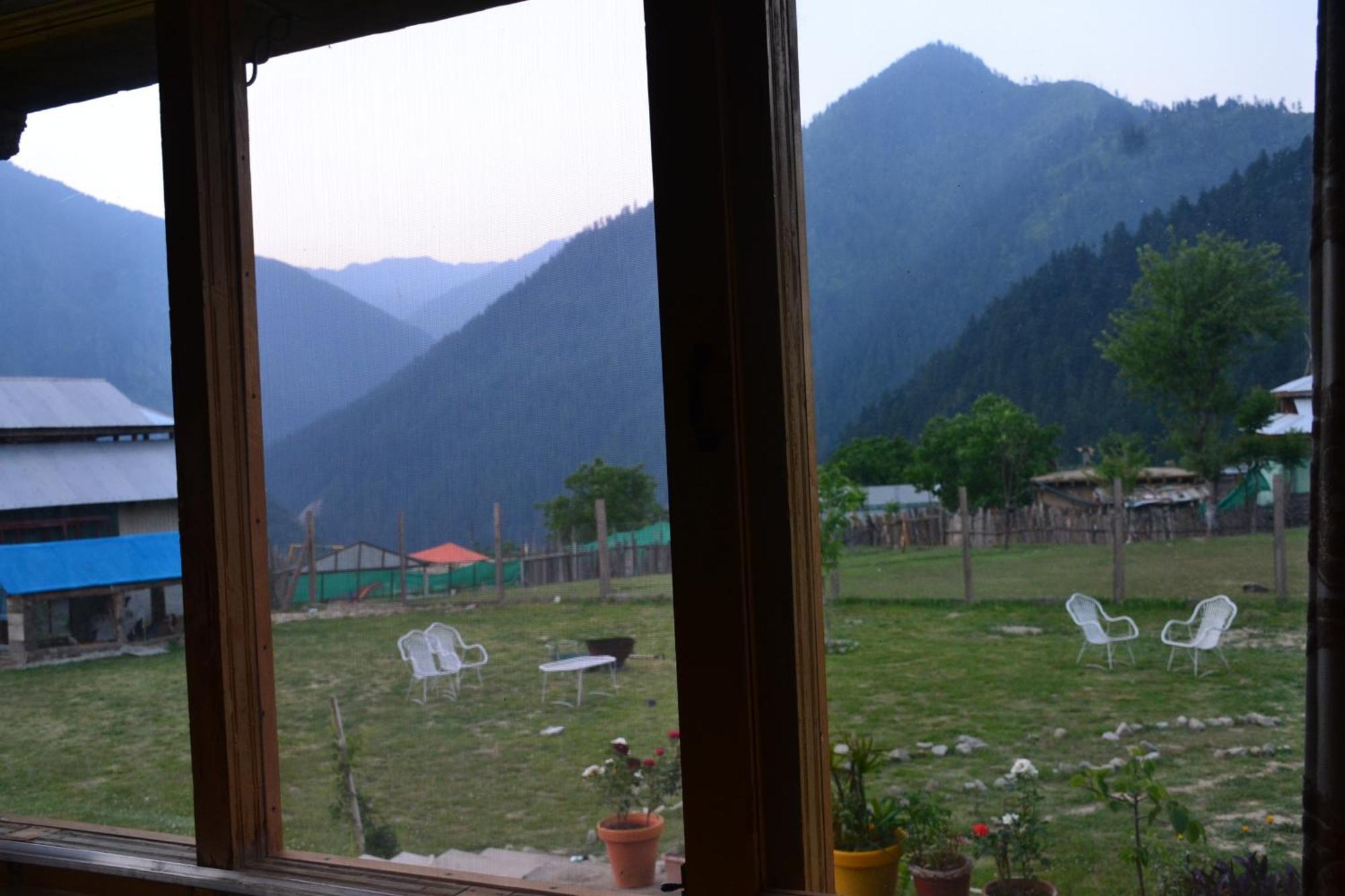West End Lodges Neelum Dış mekan fotoğraf