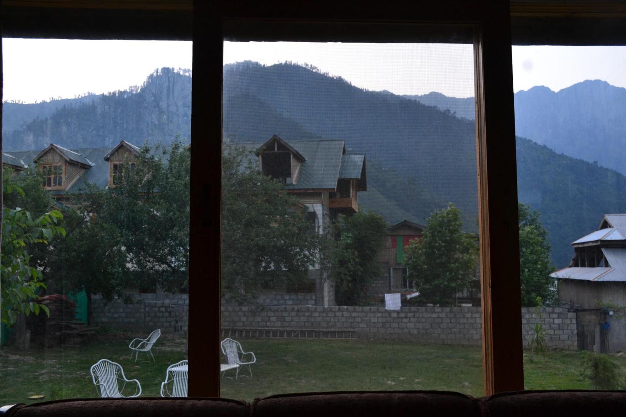 West End Lodges Neelum Dış mekan fotoğraf