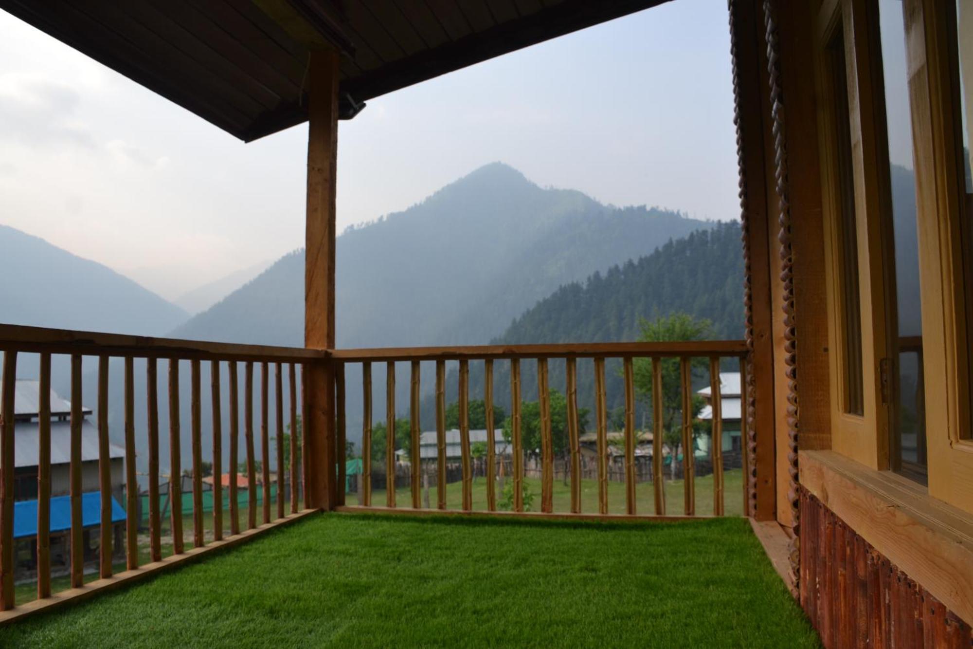 West End Lodges Neelum Dış mekan fotoğraf